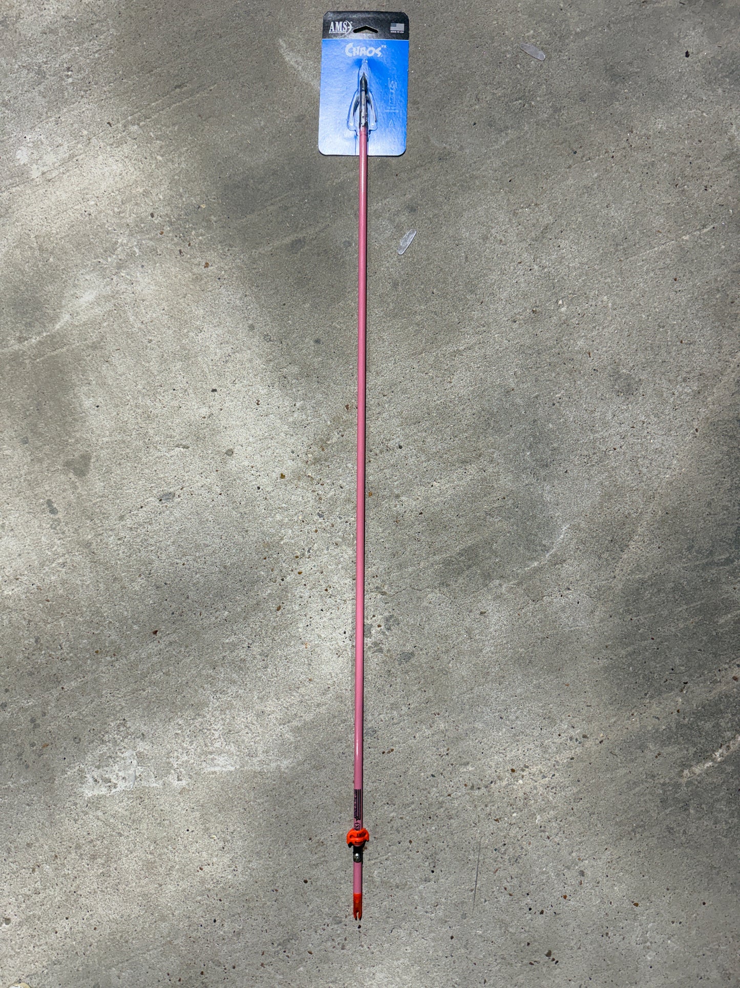 AMS Chaos pink bowfishing arrow